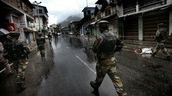 जम्मू-कश्मीर: अनंतनाग में लाल चौक के पास पुलिसकर्मियों पर संदिग्ध आतंकी हमला, एक जवान शहीद