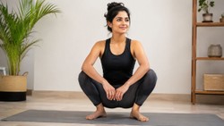 क्या आप कभी उकड़ू बैठते हैं? अगर नहीं, तो यहां जानिए इससे शरीर को मिलने वाले 5 फायदे