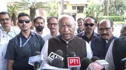 ‘हमारी बिल्ली हमीं से म्याऊँ’, वंदे मातरम को लेकर भाजपा के देशद्रोही वाले बयान पर बोले मल्लिकार्जुन खड़गे