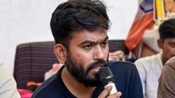 ‘बच्चे स्कूलों में पानी और बेंच के लिए तरस रहे’, अभिजीत दीपके बोले- पीएम स्कूलों को बेहतर बनाने में दें फंड