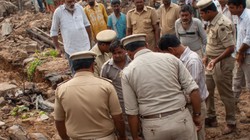 अमेठी में चल रही थी मकान की खुदाई, मजदूरों को बरामद हुई ऐसी रहस्यमयी चीज, बुलानी पड़ी पुलिस