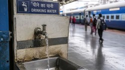 CAG का खुलासा: रेलवे स्टेशनों के पानी में मिले ज़हरीले बैक्टीरिया, यात्रियों की सेहत से खिलवाड़