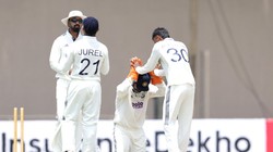 IND vs SL 11: पहले सत्र में विकेट के लिए तरसे भारतीय गेंदबाज, श्रीलंका XI ने 5 से ज्यादा के रनरेट से बनाए रन