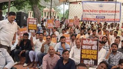 जयपुर: शराब ठेकेदारों का हल्लाबोल, रात 11 बजे तक दुकान खोलने की मांग; सरकार को चुनाव में परिणाम भुगतने की चेतावनी