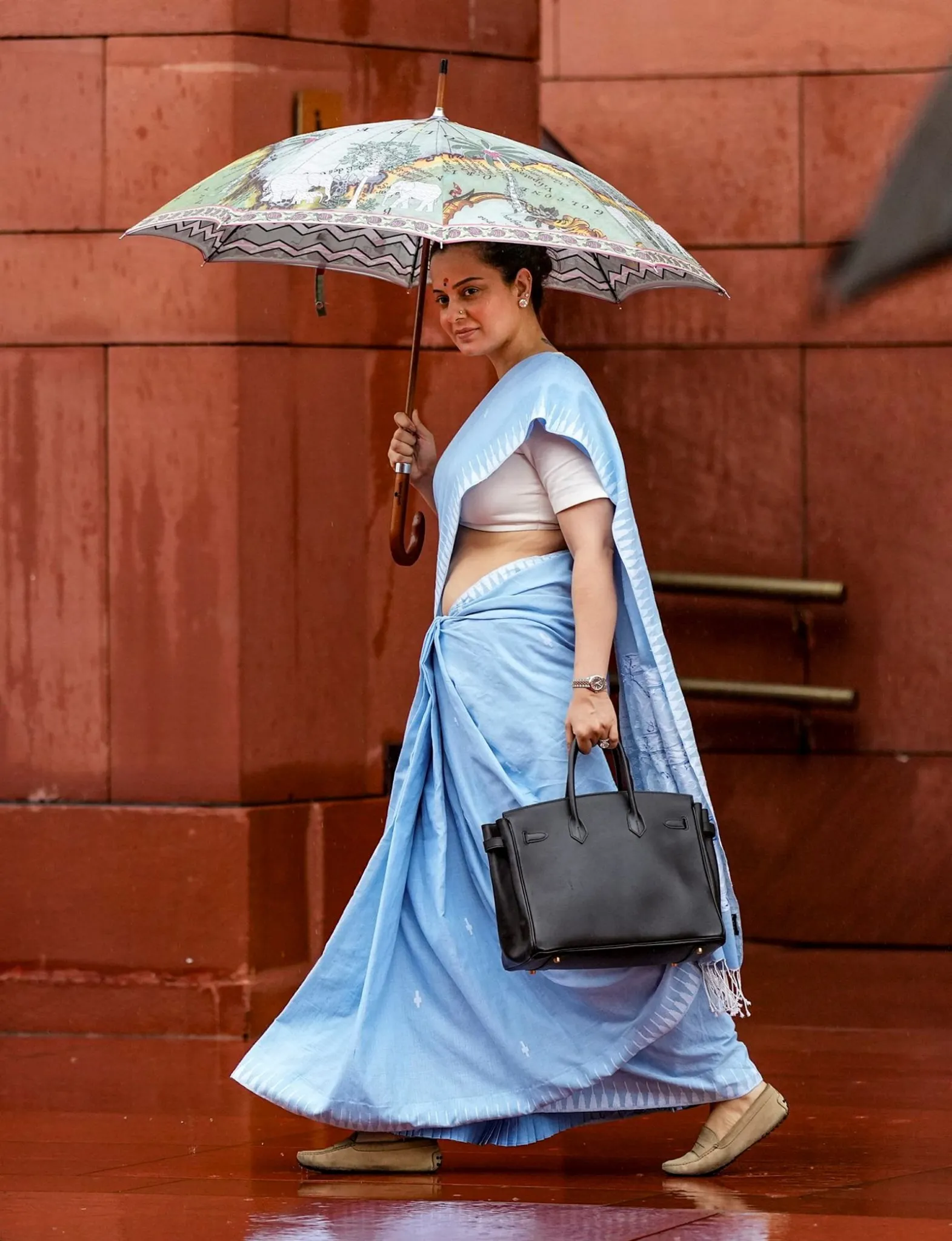 Kangana Ranaut Parliament outfit (1)