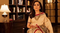 ‘ट्री ऑफ लाइफ’ से सजी है नीता अंबानी की यह साड़ी, जानें क्यों इतनी खास है पट्टचित्र कला