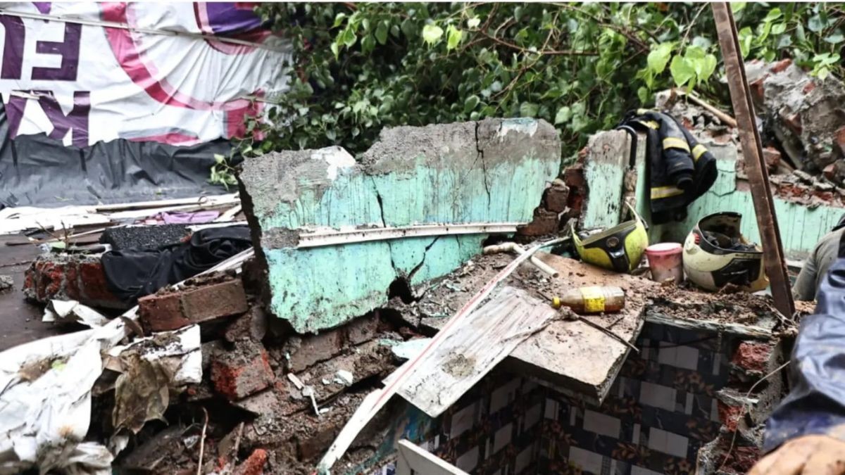 Panic as Hillock Collapses on Kurla Chawl
