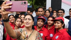 दिल्ली लक्ष्मी योजना में MP और MLA की मंजूरी के बिना नहीं मिलेगा पैसा, रेखा गुप्ता सरकार ने जोड़ी नई शर्त
