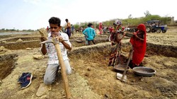 VB-G RAM G योजना: पहले ही महीने में ग्रामीण रोजगार में लगभग 50% की गिरावट, जानें क्या कहते हैं आंकड़े