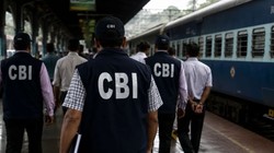 77 लाख का कैश और 14 लाख के गहने… CBI की रेड में रेलवे के सीनियर अफसर के घर से क्या-क्या निकला?