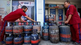 commercial LPG price today, 19 kg LPG cylinder price, LPG price cut, commercial gas cylinder price, Delhi LPG price, Kolkata LPG price, LPG latest update,