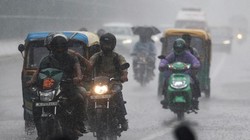 Aaj Ka Mausam: दिल्ली-NCR में हल्की बौछारें तो UP में भारी बारिश का अलर्ट; जानिए अगले 3 दिन कैसा रहेगा मौसम