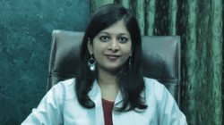 गाज़ियाबाद मनोचिकित्सक डॉ. हमीका अग्रवाल की 5वीं मंजिल से गिरकर मौत, सकारात्मक रहने की सलाह देने वाली की दर्दनाक कहानी
