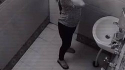 लाइब्रेरी के टॉयेलट की दीवार में छात्राओं को दिखा छेद, झांक कर देखा तो सामने आई मकान मालिक की असलियत