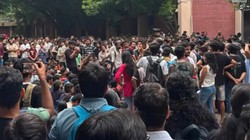 ‘एक-दो नहीं, 8 मौतों के बाद छात्र इकठ्ठा हुए हैं…’, IIT दिल्ली में विरोध प्रदर्शन