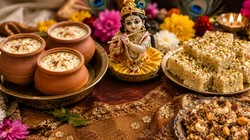 लड्डू गोपाल को भोग लगाने के लिए बना सकते हैं ये 3 स्वादिष्ट मिठाई, यहां देखें रेसिपी