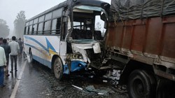 Jharkhand: नेपाल के 45 श्रद्धालुओं को लेकर लौट रही बस दुर्घटनाग्रस्त, 3 कांवड़ियों की मौत