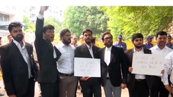 ’14 साल का कार्यकाल वकीलों का हाल बेहाल’, BCI दफ्तर के बाहर अधिवक्ताओं का प्रदर्शन, मनन मिश्रा के इस्तीफे की मांग