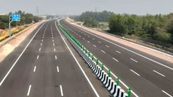 कानपुर-लखनऊ एक्सप्रेस-वे की हालत पर सवाल, एक माह में जगह-जगह धंसी सड़क | संपादकीय