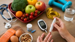 300 mg/dL से ज्यादा ब्लड शुगर दिल, किडनी और आंखों के लिए है गंभीर खतरा, डायबिटोलॉजिस्ट से जानें इसे कंट्रोल करने के 5 टिप्स