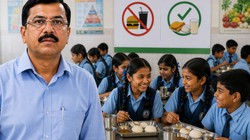 तुकाराम मुंडे की सख्ती का असर, स्कूल कैंटीन से वड़ा पाव-समोसा गायब, इडली-डोसा ने ली जगह