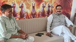 ‘वो मेरे लिए अनुज और मैं उनके लिए अभिभावक…’, दतिया उपचुनाव में हार के बाद नरोत्तम मिश्रा से मिले आशुतोष तिवारी