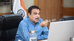 क्या राजनीति से दूरी बना रहे नितिन गडकरी? नई पीढ़ी वाले बयान पर मंत्री के दफ्तर ने जारी किया स्पष्टीकरण