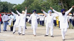 बिना ऑपरेशन के झांकी में नचवा दिए ‘लाभार्थी’, खुलासा हुआ तो विवादों मे घिरी भगवंत मान सरकार