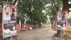 राहुल गांधी के ‘बैटमैन अवतार’: कांग्रेस मुख्यालय के बाहर लगे नेता विपक्ष के पोस्टर