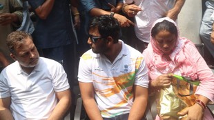 rahul gandhi | pellet gun | police station |