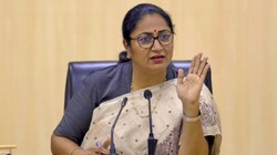 ‘कम से कम ढंग के कपड़े पहन लीजिए’, AAP विधायक पर क्यों भड़कीं दिल्ली CM रेखा गुप्ता