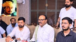 ‘आरक्षण हटाओ आंदोलन’ में फूट, ब्रजेश पाठक के साथ हर्ष दुबे की प्रेस कॉन्फ्रेंस के बाद अजीत भारती बोले- पिताजी को विधायक के टिकट के लिए शुभकामनाएं