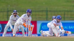 IND vs SL: दिनुशा फिर बने सिरदर्द, ड्रॉ की ओर बढ़ रहा कोलंबो टेस्ट; पहले सेशन में भारत को नहीं मिला कोई विकेट