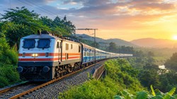 रेल यात्रियों के लिए खुशखबरी! हैदराबाद-गोरखपुर स्पेशल ट्रेन सितंबर 2026 तक चलेगी, देखें शेड्यूल
