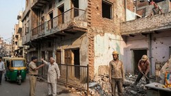 कागजों पर ‘असुरक्षित’ जमीन पर बेपरवाही: करोल बाग हादसे ने खोली व्यवस्था की पोल | संपादकीय