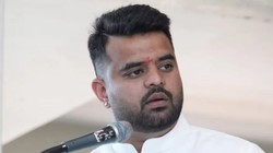 पूर्व सांसद प्रज्वल रेवन्ना तक जेल में कैसे पहुंचा मोबाइल? जांच में हुआ फोन तस्करी के नेटवर्क का भंडाफोड़