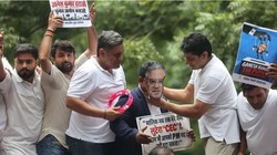 आगरा में हिरासत में लिए गए दो कांग्रेस नेता, CEC ज्ञानेश कुमार के पैतृक आवास पर किया था हंगामा