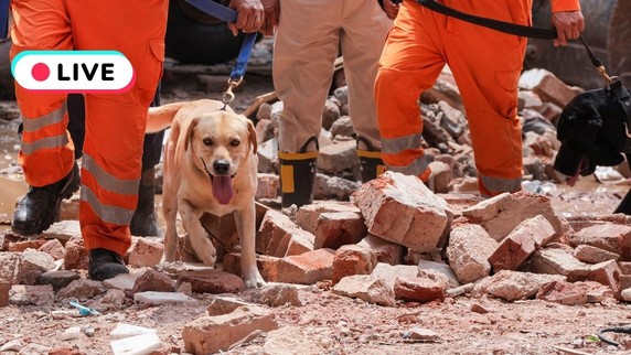 Delhi Satya Niketan Building Collapse LIVE, delhi building collapse