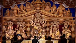 दुर्गा पूजा: बंगाल में शुभेंदु सरकार ने किए बड़े बदलाव, पूजा कार्निवल रद्द; अष्टमी पर शराब बिक्री पर रोक