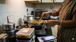घर की पाठशाला में सीखी जिंदगी: वह हुनर जो पीढ़ी-दर-पीढ़ी महिलाओं तक पहुंचता था | दुनिया मेरे आगे