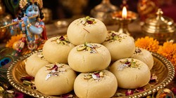 जन्माष्टमी पर बनाएं मथुरा जैसे पेड़े, जानें क्या-क्या मिलाते हैं