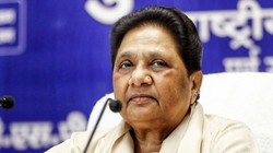 मायावती का बड़ा एक्शन, भतीजे आकाश आनंद को BSP से निकाला