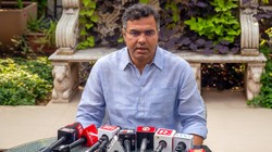थप्पड़ विवाद में प्रवेश वर्मा के खिलाफ केस दर्ज, दिल्ली पुलिस ने लगाई BNS की धारा 115; जानें कितनी हो सकती है सजा