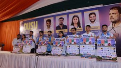 DUSU Election 2026: हर कॉलेज में हॉस्टल और सस्ता मेट्रो पास, एनएसयूआई ने मेनिफेस्टो में किए यह वादे