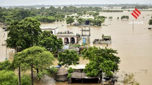 People Trapped on Rooftops as Flood Situation Worsens in Bihar