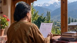 Success Story: 45 की उम्र में 10वीं पास, कश्मीरी महिला ने 22 साल बाद पूरा किया पढ़ाई का सपना; पढ़ें रेनू हंस की प्रेरक कहानी