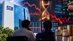 CAS के बाद डेरिवेटिव सेटलमेंट पर SEBI की समीक्षा, क्या बदलेंगे नियम?