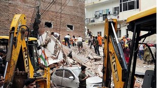 Satya Niketan building collapse, delhi satya niketan, rekha gupta