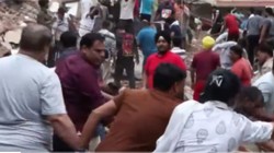 “मैं मलबे में फंसा हूं, बैटरी खत्म हो रही…” सत्य निकेतन हादसे के बाद छात्र ने बहन को किया कॉल, अंदर से बनाया VIDEO