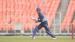 Duleep Trophy 2026: विराट की जगह टीम में आए शिखर ने पहली पारी में लगाया अर्धशतक, इशान की टीम को दी मजबूती